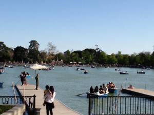 Scavenger Hunt Task #3: Boat race with another group in Retiro park.